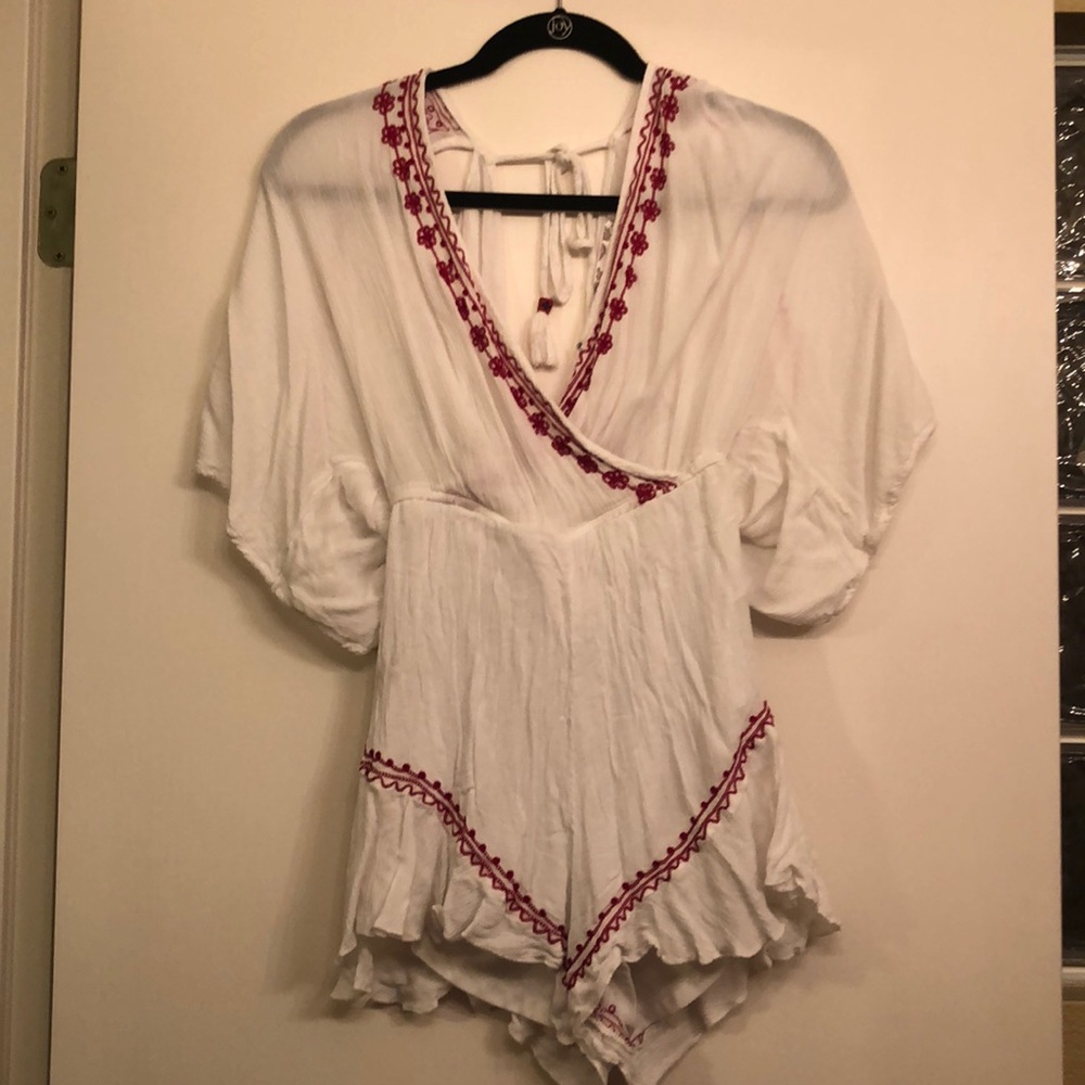 White and red romper - Picture 2 of 7